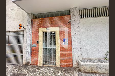Casa à venda com 240m², 9 quartos e sem vaga Casa à venda com 240m², 9 quartos e sem vagaFachada