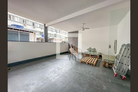 Casa à venda com 240m², 9 quartos e sem vaga Casa à venda com 240m², 9 quartos e sem vagaVaranda