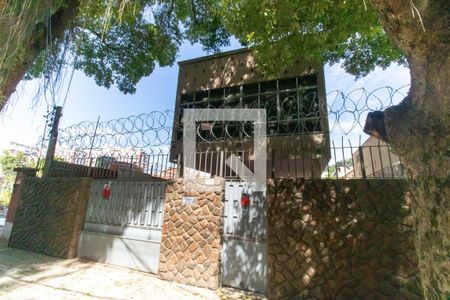 Casa para alugar com 230m², 6 quartos e 4 vagas Casa para alugar com 230m², 6 quartos e 4 vagasFachada