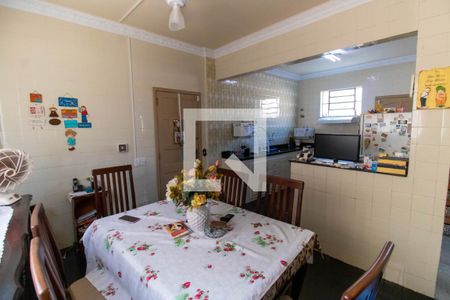 Casa para alugar com 230m², 6 quartos e 4 vagas Casa para alugar com 230m², 6 quartos e 4 vagasCozinha