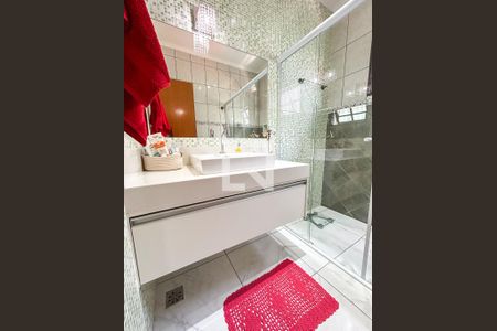 Casa à venda com 165m², 3 quartos e 4 vagasBanheiro da Suíte