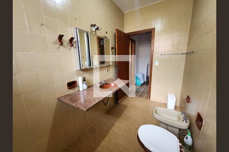 Casa à venda com 690m², 6 quartos e 3 vagasBanheiro