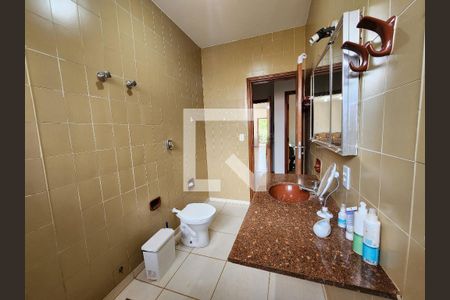 Casa à venda com 690m², 6 quartos e 3 vagasBanheiro Suíte 1