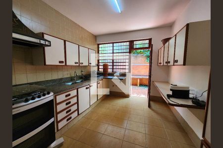 Casa à venda com 690m², 6 quartos e 3 vagasCozinha