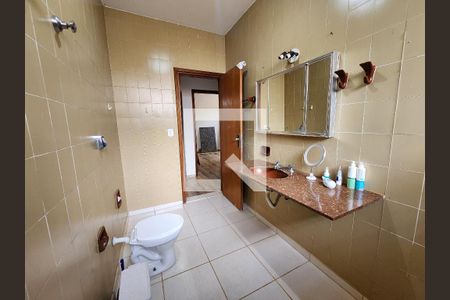 Casa à venda com 690m², 6 quartos e 3 vagasBanheiro Suíte 1