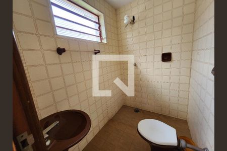 Casa à venda com 690m², 6 quartos e 3 vagasBanheiro 2