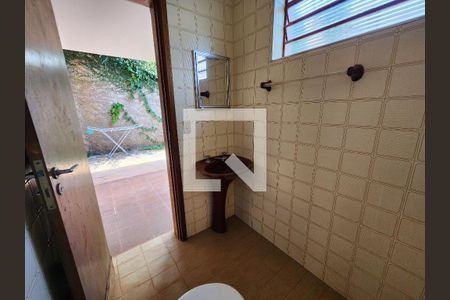 Casa à venda com 690m², 6 quartos e 3 vagasBanheiro 2