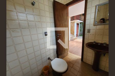 Casa à venda com 690m², 6 quartos e 3 vagasBanheiro 2