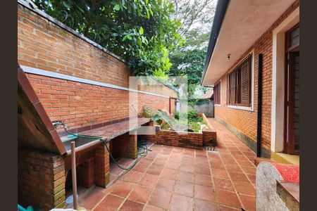 Casa à venda com 690m², 6 quartos e 3 vagasÀrea Externa Superior Lavanderia