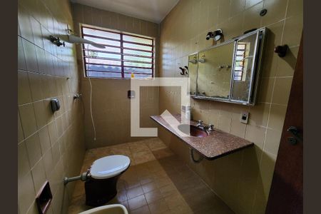 Casa à venda com 690m², 6 quartos e 3 vagasBanheiro