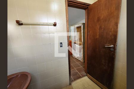 Casa à venda com 690m², 6 quartos e 3 vagasBanheiro Suíte 2