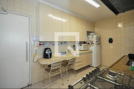 Apartamento à venda com 117m², 2 quartos e 2 vagasCozinha