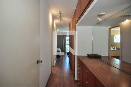 Apartamento à venda com 117m², 2 quartos e 2 vagasArmário da Suíte