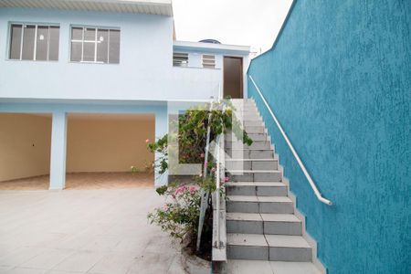 Casa à venda com 249m², 3 quartos e 4 vagas Casa à venda com 249m², 3 quartos e 4 vagasSalão de Festas / Escada