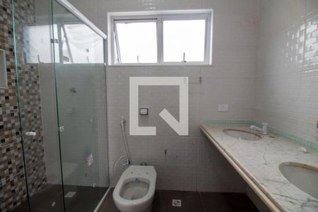 Casa à venda com 249m², 3 quartos e 4 vagas Casa à venda com 249m², 3 quartos e 4 vagasBanheiro da Suíte