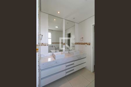 Apartamento à venda com 262m², 4 quartos e 3 vagasBanheiro da suíte 3