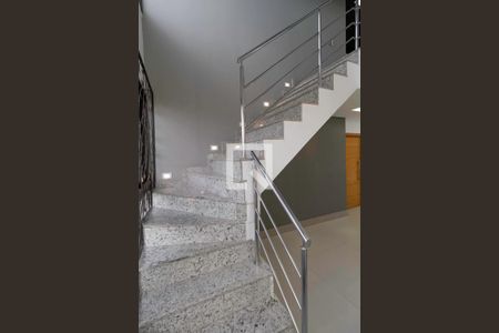 Apartamento à venda com 262m², 4 quartos e 3 vagasEscada