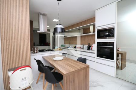 Apartamento à venda com 200m², 3 quartos e 2 vagasCozinha