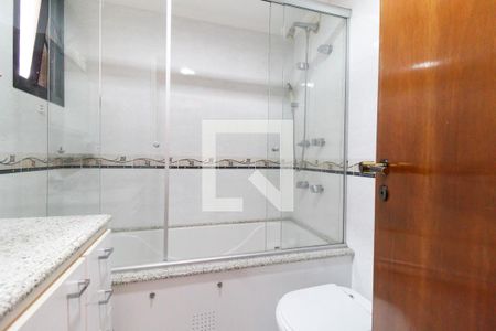 Apartamento à venda com 275m², 5 quartos e 4 vagasBanheiro da Suíte 4