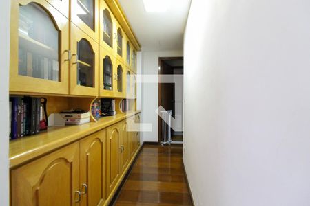 Apartamento à venda com 275m², 5 quartos e 4 vagasCorredor Suítes