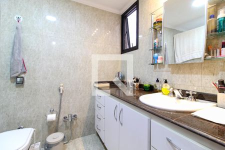 Apartamento à venda com 275m², 5 quartos e 4 vagasBanheiro da Suíte 1