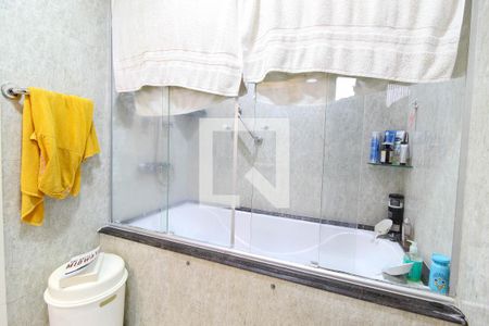 Apartamento à venda com 275m², 5 quartos e 4 vagasBanheiro da Suíte 1
