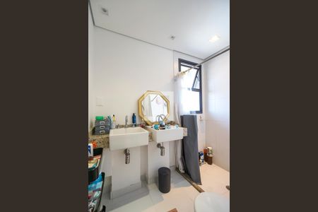 Apartamento à venda com 164m², 3 quartos e 3 vagas Apartamento à venda com 164m², 3 quartos e 3 vagasBanheiro da suíte 03