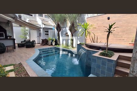 Casa à venda com 486m², 4 quartos e 4 vagasPiscina