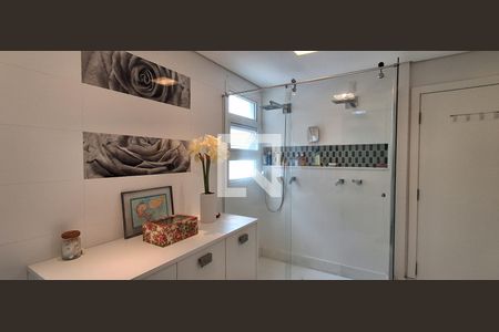 Casa à venda com 486m², 4 quartos e 4 vagasBanheiro Suíte Master