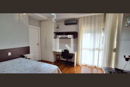 Casa à venda com 486m², 4 quartos e 4 vagasSuíte 2