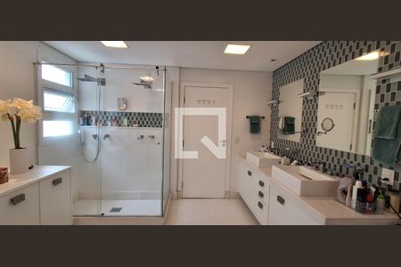 Casa à venda com 486m², 4 quartos e 4 vagasBanheiro Suíte Master