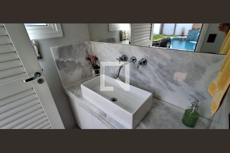 Casa à venda com 486m², 4 quartos e 4 vagasBanheiro Área externa