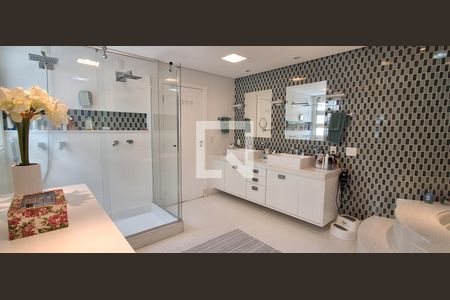 Casa à venda com 486m², 4 quartos e 4 vagasBanheiro Suíte Master