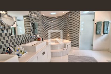 Casa à venda com 486m², 4 quartos e 4 vagasBanheiro Suíte Master