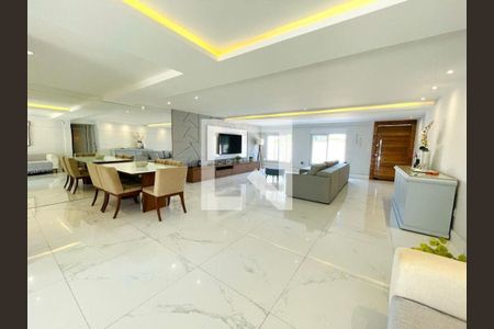 Casa à venda com 5 quartos, 400m² em Camboinhas, Niterói