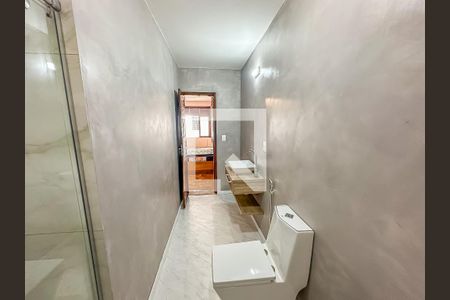 Casa de condomínio à venda com 256m², 3 quartos e 1 vagaBanheiro do Quarto 1