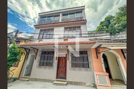 Casa de condomínio à venda com 256m², 3 quartos e 1 vagaFachada