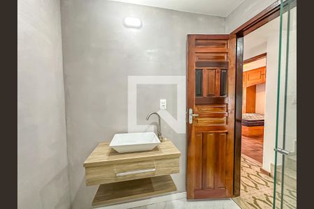 Casa de condomínio à venda com 256m², 3 quartos e 1 vagaBanheiro