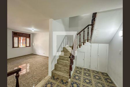 Casa de condomínio à venda com 256m², 3 quartos e 1 vagaEscada