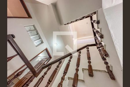 Casa de condomínio à venda com 256m², 3 quartos e 1 vagaEscada