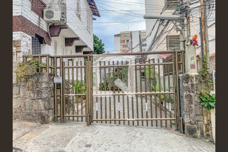 Casa de condomínio à venda com 256m², 3 quartos e 1 vagaFachada do condomínio 