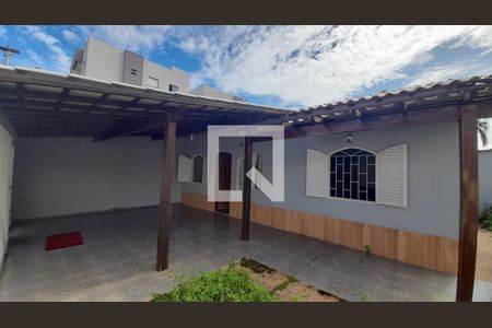 Casa para alugar com 300m², 8 quartos e 1 vaga Casa para alugar com 300m², 8 quartos e 1 vagaVaranda