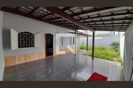 Casa para alugar com 300m², 8 quartos e 1 vaga Casa para alugar com 300m², 8 quartos e 1 vagaVaranda