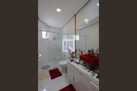 Casa à venda com 230m², 4 quartos e 3 vagas Casa à venda com 230m², 4 quartos e 3 vagasBanheiro da suíte 1