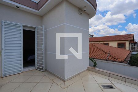 Casa à venda com 230m², 4 quartos e 3 vagas Casa à venda com 230m², 4 quartos e 3 vagasVaranda da Suíte 2