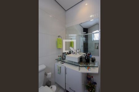 Casa à venda com 230m², 4 quartos e 3 vagas Casa à venda com 230m², 4 quartos e 3 vagasBanheiro social