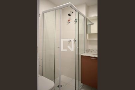 Banheiro de kitnet/studio para alugar com 1 quarto, 29m² em Sumarezinho, São Paulo