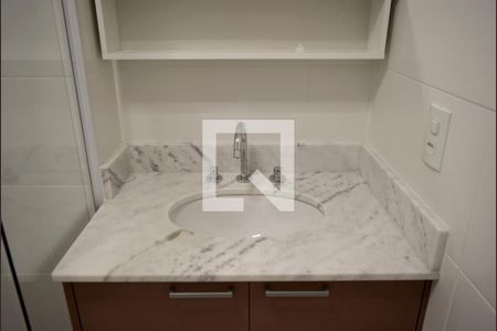 Banheiro de kitnet/studio para alugar com 1 quarto, 29m² em Sumarezinho, São Paulo