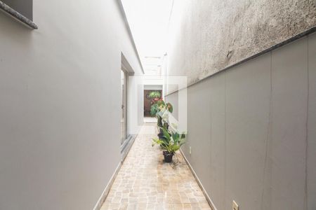 Casa à venda com 182m², 3 quartos e 3 vagasCorredor Lateral 