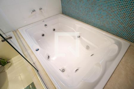 Casa à venda com 182m², 3 quartos e 3 vagasBanheiro Suíte 1